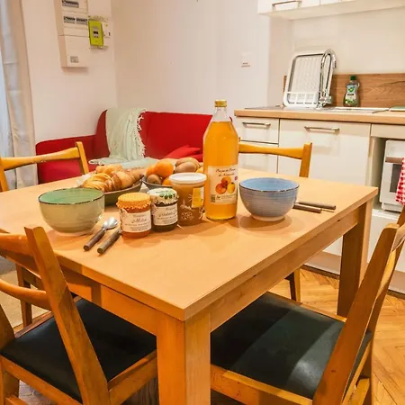 L'etablissement Toimoinou, Hyper-centre, Vue Marche, Proche 150m, Lits Faits A Votre Arrivee, Serviettes De Toilette, Menage, Inclu, Netflix, Accueil En Personne